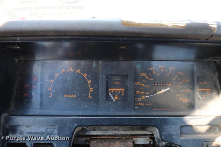 image for item DB6573 1988 Nissan pickup truck