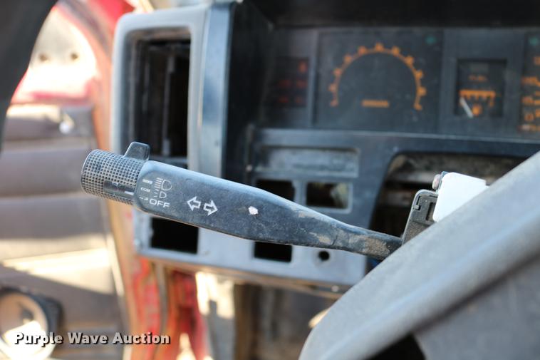 image for item DB6573 1988 Nissan pickup truck