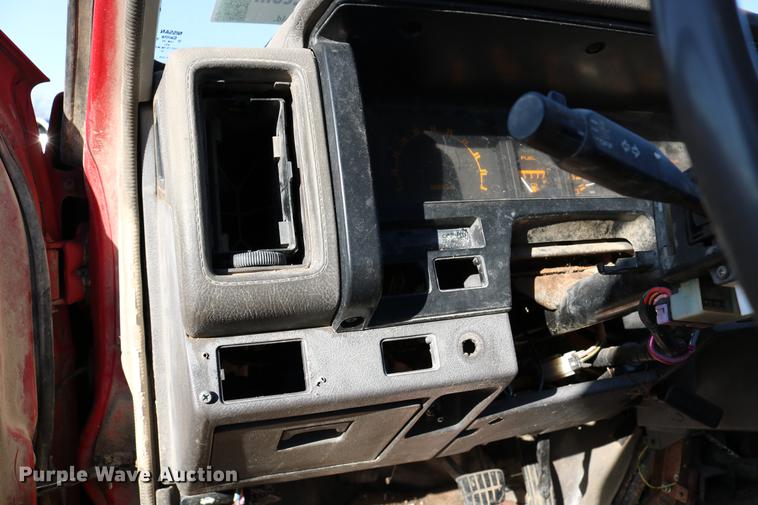 image for item DB6573 1988 Nissan pickup truck