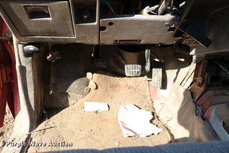 image for item DB6573 1988 Nissan pickup truck