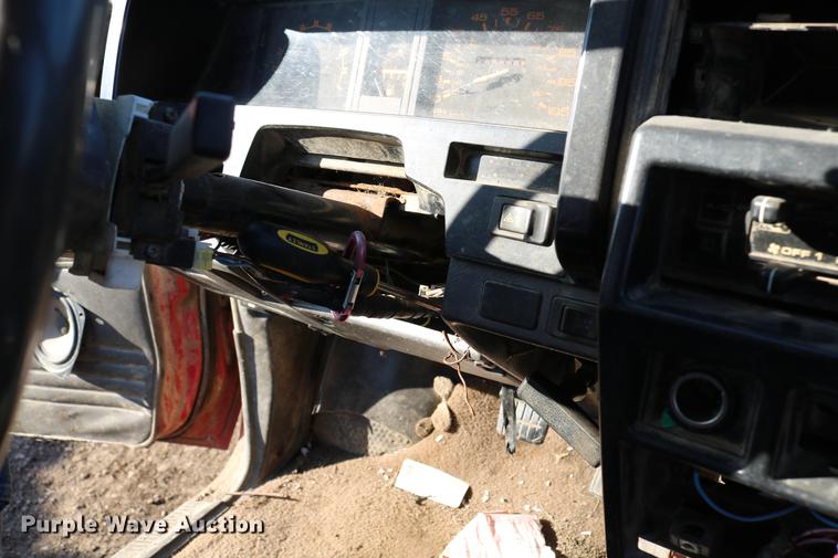 image for item DB6573 1988 Nissan pickup truck