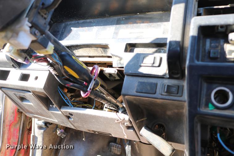 image for item DB6573 1988 Nissan pickup truck