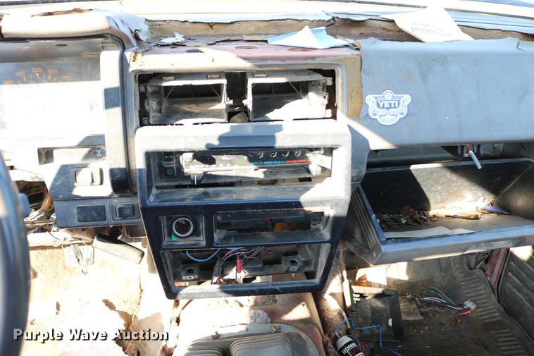 image for item DB6573 1988 Nissan pickup truck