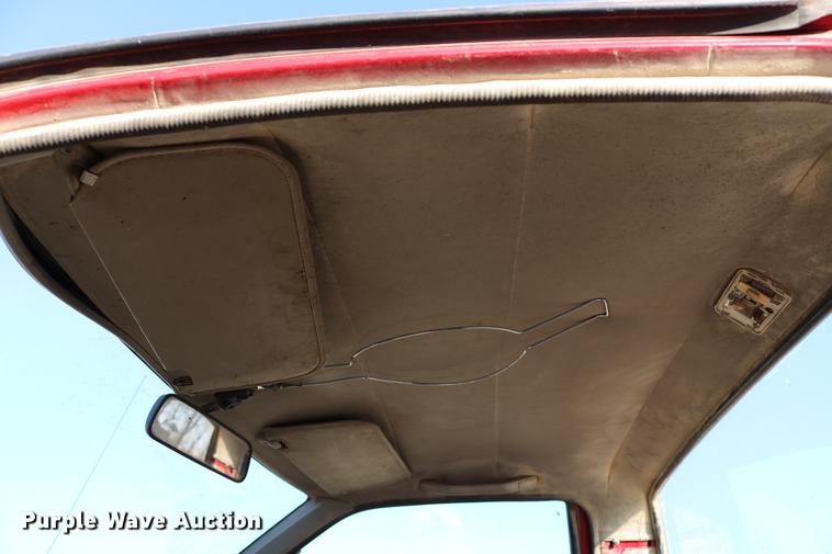 image for item DB6573 1988 Nissan pickup truck