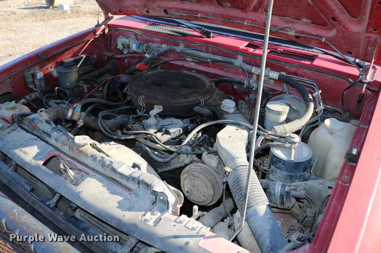 image for item DB6573 1988 Nissan pickup truck