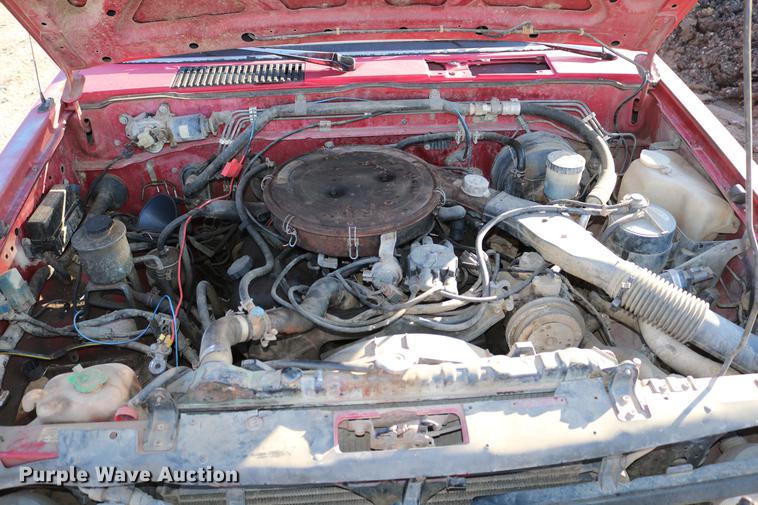 image for item DB6573 1988 Nissan pickup truck