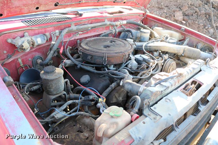 image for item DB6573 1988 Nissan pickup truck