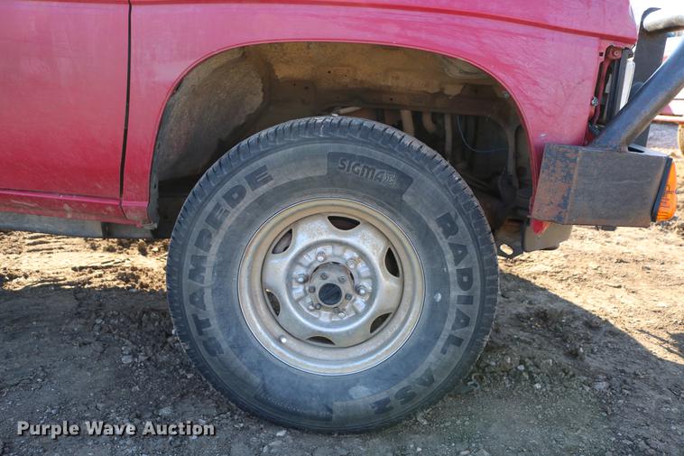 image for item DB6573 1988 Nissan pickup truck