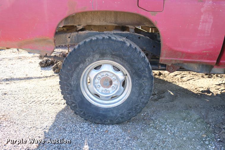 image for item DB6573 1988 Nissan pickup truck