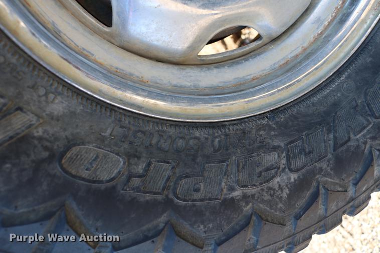 image for item DB6573 1988 Nissan pickup truck