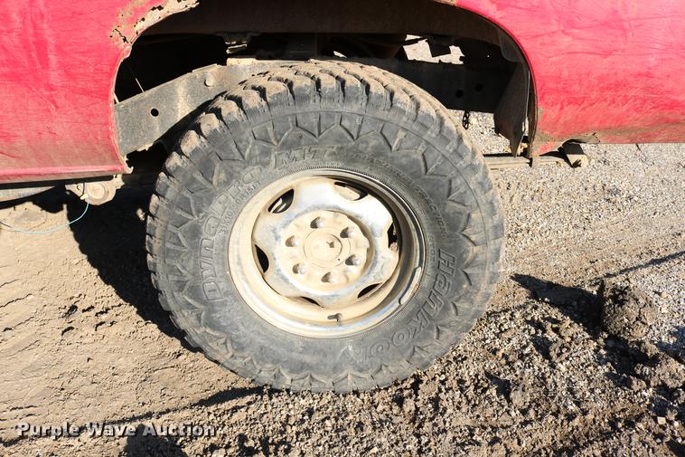 image for item DB6573 1988 Nissan pickup truck