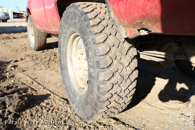 image for item DB6573 1988 Nissan pickup truck