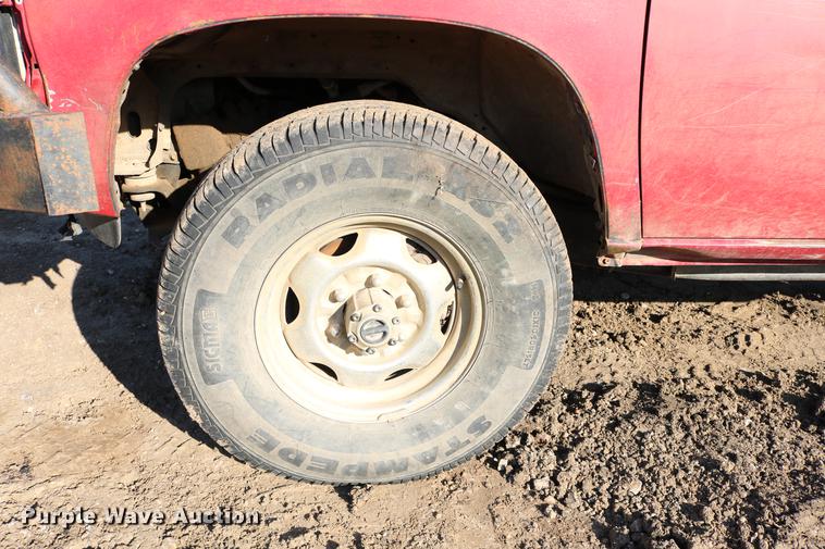 image for item DB6573 1988 Nissan pickup truck