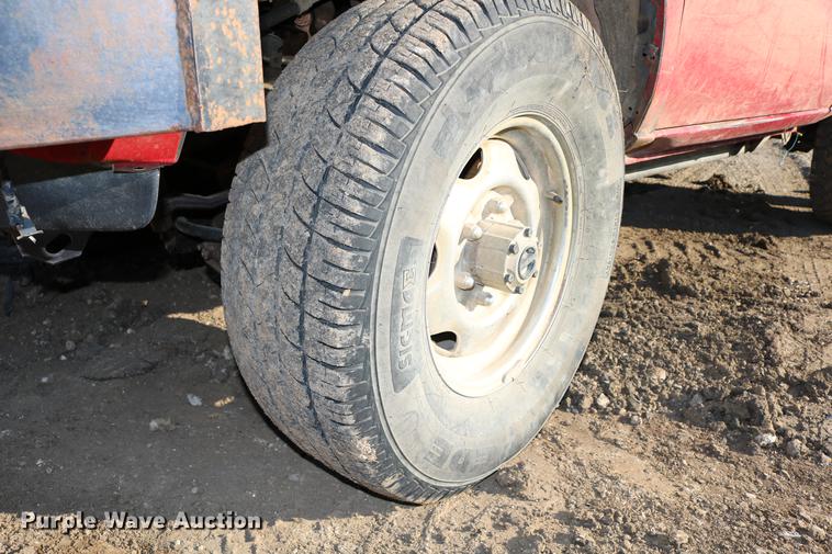 image for item DB6573 1988 Nissan pickup truck