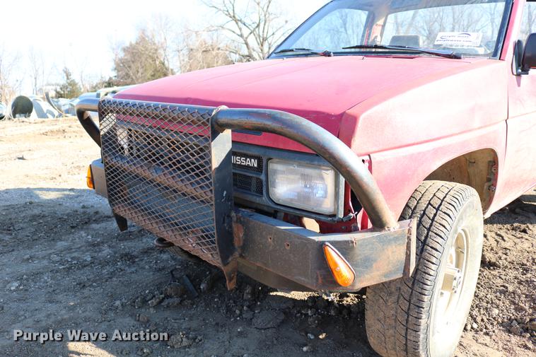 image for item DB6573 1988 Nissan pickup truck