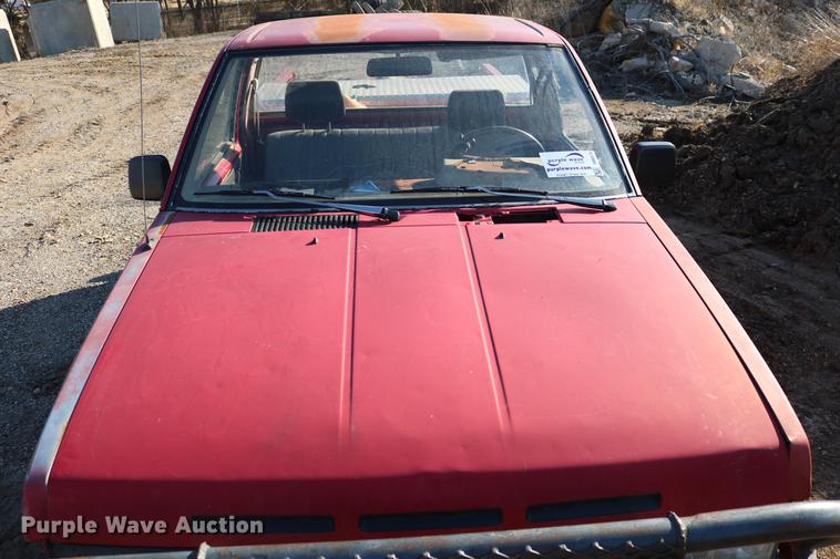 image for item DB6573 1988 Nissan pickup truck