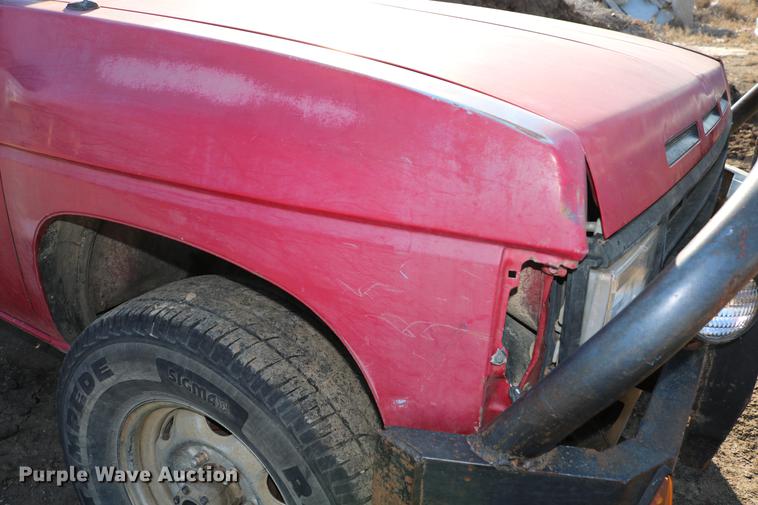 image for item DB6573 1988 Nissan pickup truck