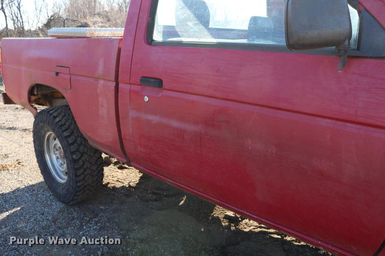 image for item DB6573 1988 Nissan pickup truck