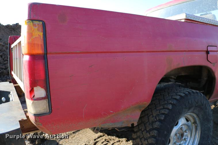 image for item DB6573 1988 Nissan pickup truck