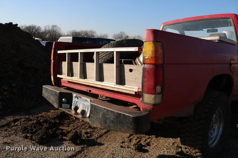 image for item DB6573 1988 Nissan pickup truck