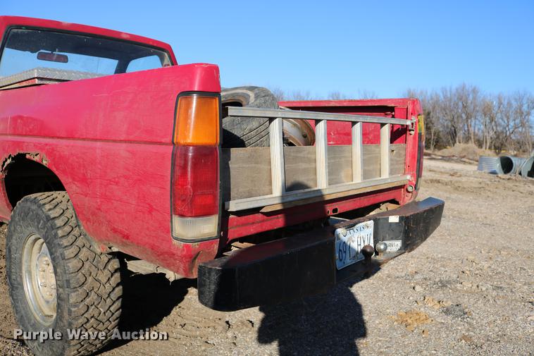 image for item DB6573 1988 Nissan pickup truck