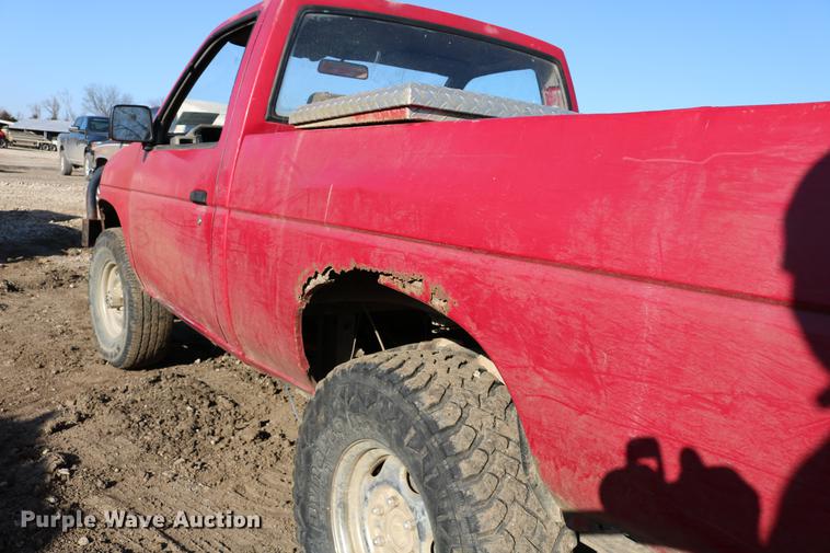 image for item DB6573 1988 Nissan pickup truck