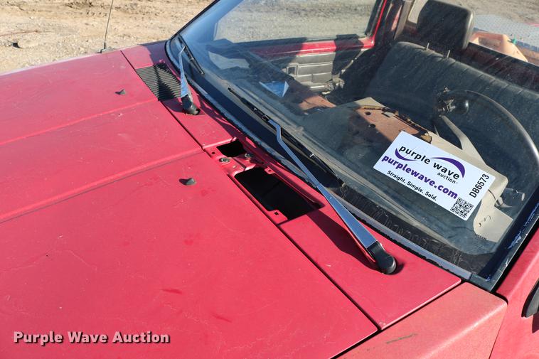 image for item DB6573 1988 Nissan pickup truck