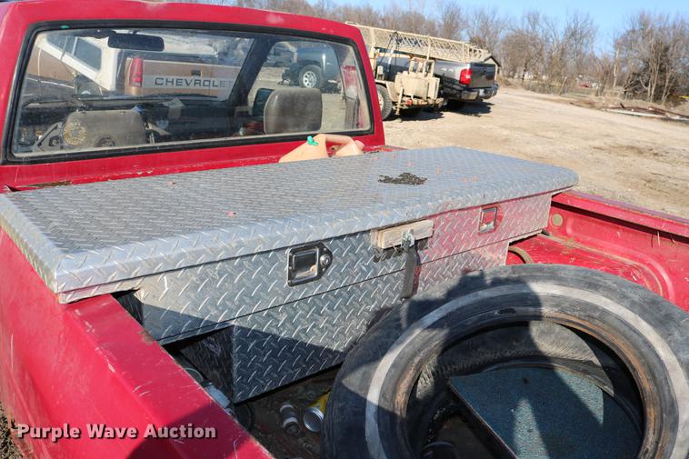 image for item DB6573 1988 Nissan pickup truck