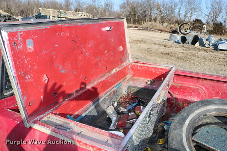 image for item DB6573 1988 Nissan pickup truck