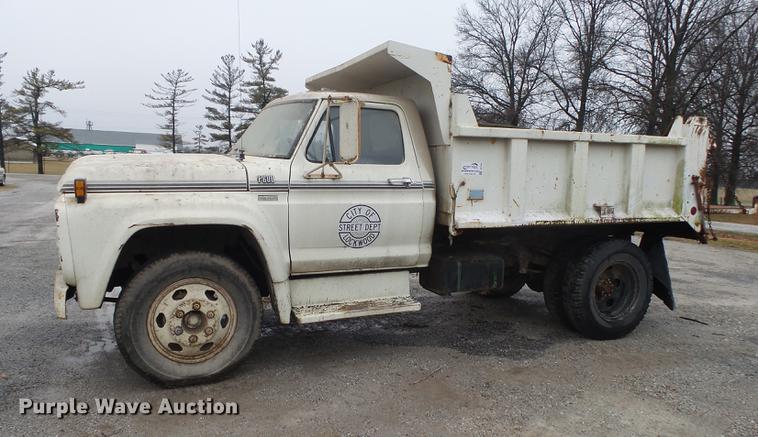 image for item DB7266 1978 Ford F600 dump truck