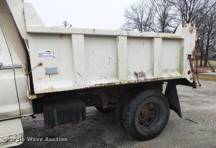 image for item DB7266 1978 Ford F600 dump truck