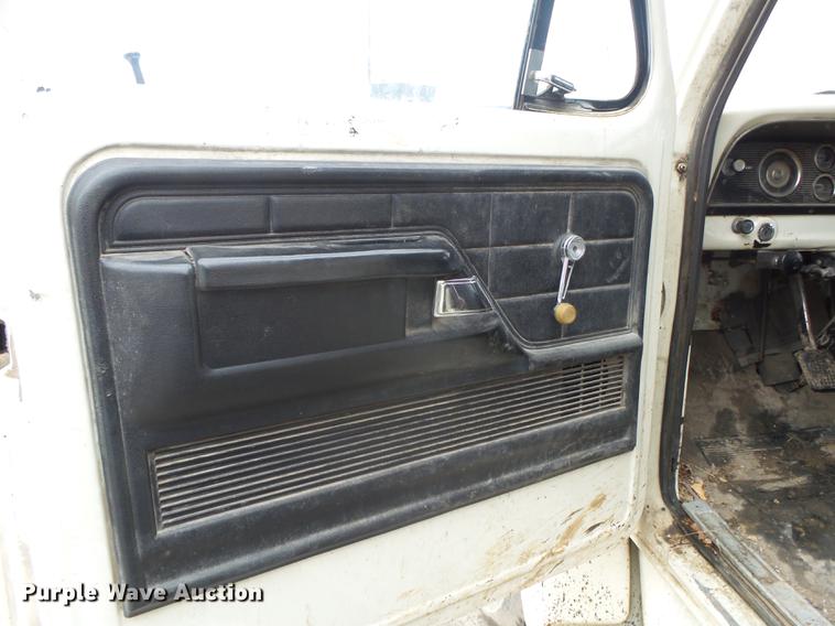 image for item DB7266 1978 Ford F600 dump truck