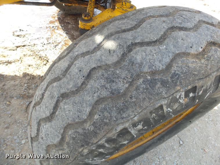 image for item DB7283 John Deere 401J tractor