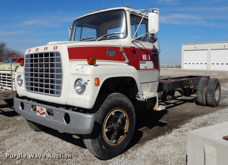 image for item DC0270 1979 Ford 800 truck cab and chassis