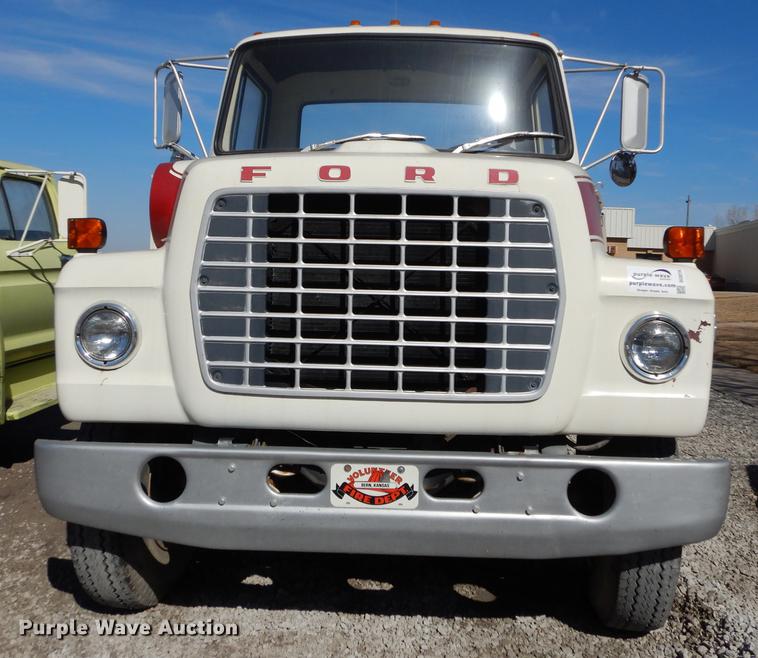 image for item DC0270 1979 Ford 800 truck cab and chassis