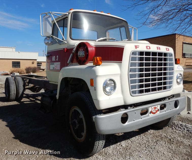image for item DC0270 1979 Ford 800 truck cab and chassis