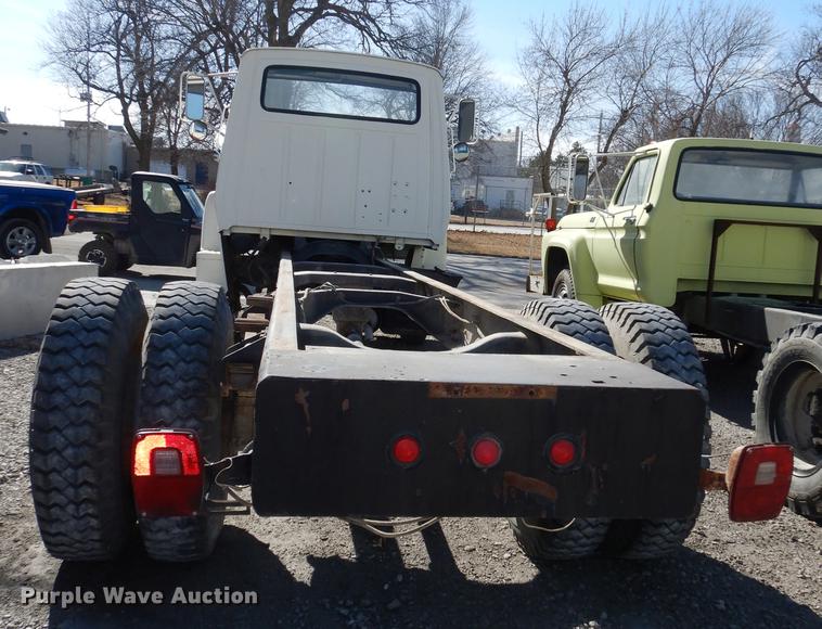 image for item DC0270 1979 Ford 800 truck cab and chassis