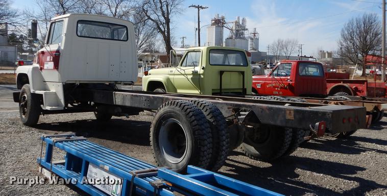 image for item DC0270 1979 Ford 800 truck cab and chassis