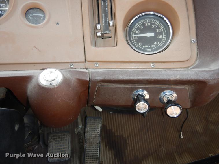 image for item DC0270 1979 Ford 800 truck cab and chassis