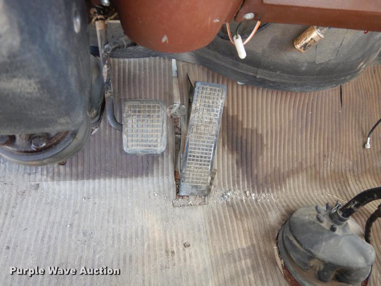 image for item DC0270 1979 Ford 800 truck cab and chassis