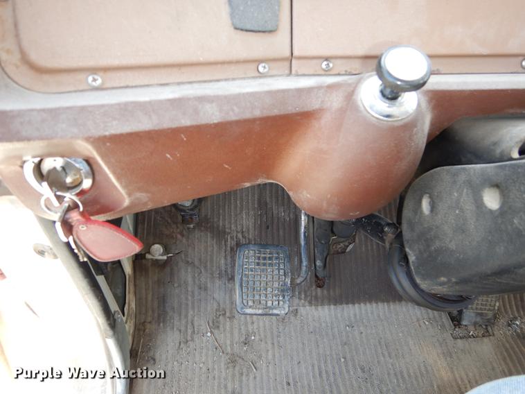 image for item DC0270 1979 Ford 800 truck cab and chassis