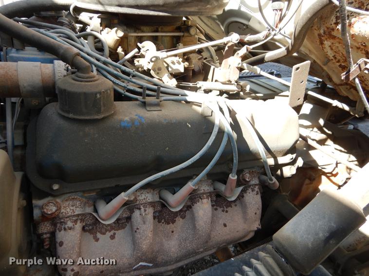 image for item DC0270 1979 Ford 800 truck cab and chassis