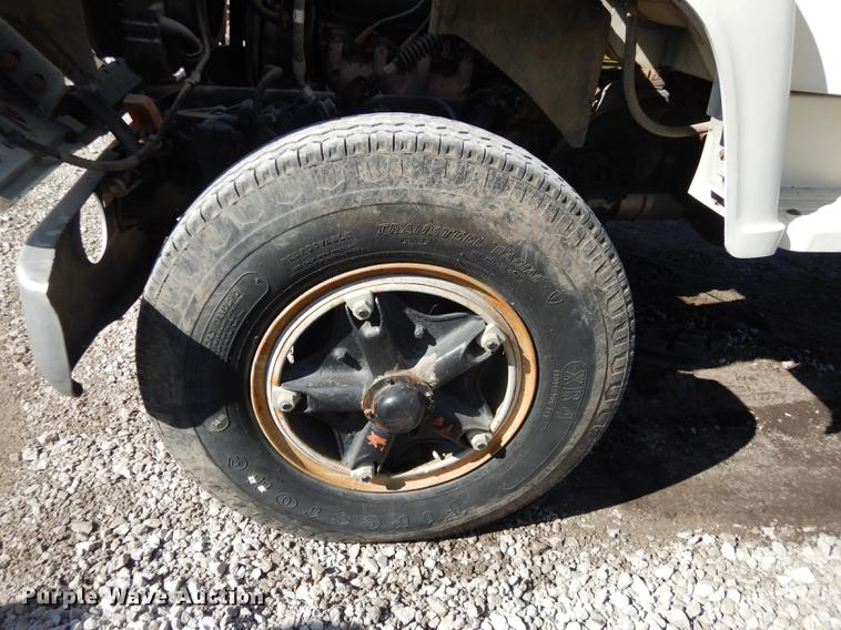 image for item DC0270 1979 Ford 800 truck cab and chassis