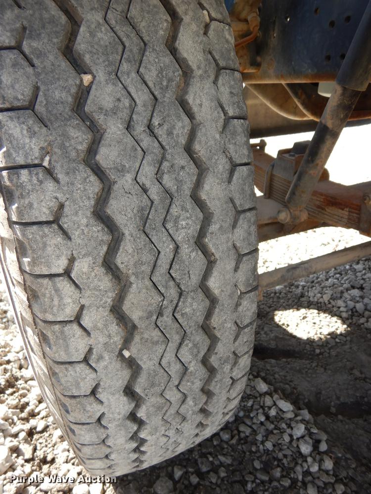 image for item DC0270 1979 Ford 800 truck cab and chassis