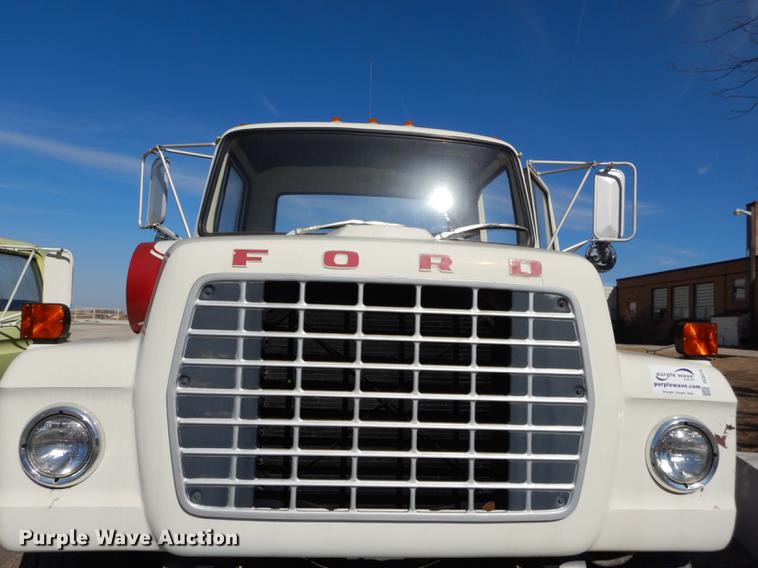 image for item DC0270 1979 Ford 800 truck cab and chassis