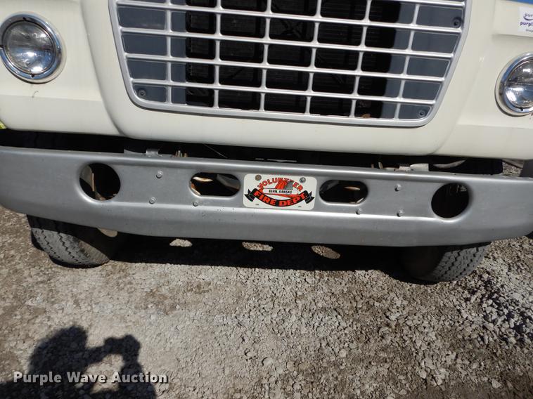 image for item DC0270 1979 Ford 800 truck cab and chassis