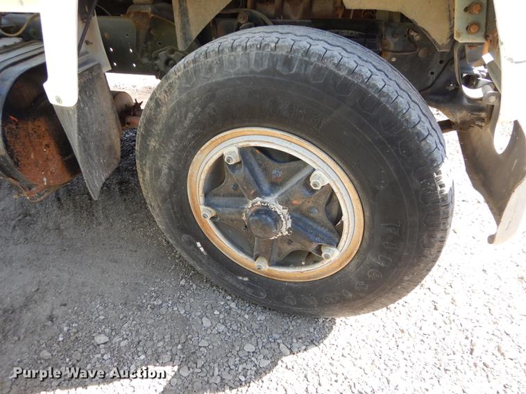 image for item DC0270 1979 Ford 800 truck cab and chassis