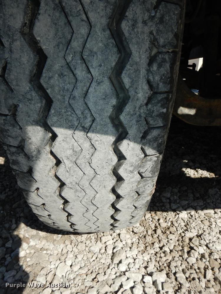 image for item DC0270 1979 Ford 800 truck cab and chassis