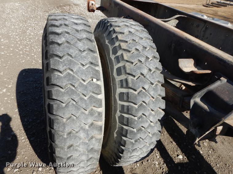 image for item DC0270 1979 Ford 800 truck cab and chassis