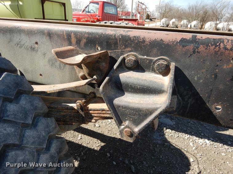 image for item DC0270 1979 Ford 800 truck cab and chassis